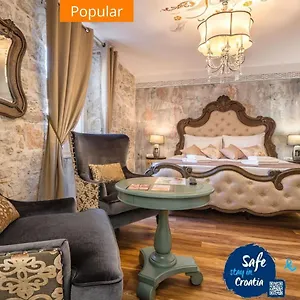 Plaza Marchi Old Town - Mag Quaint&elegant Boutique Split